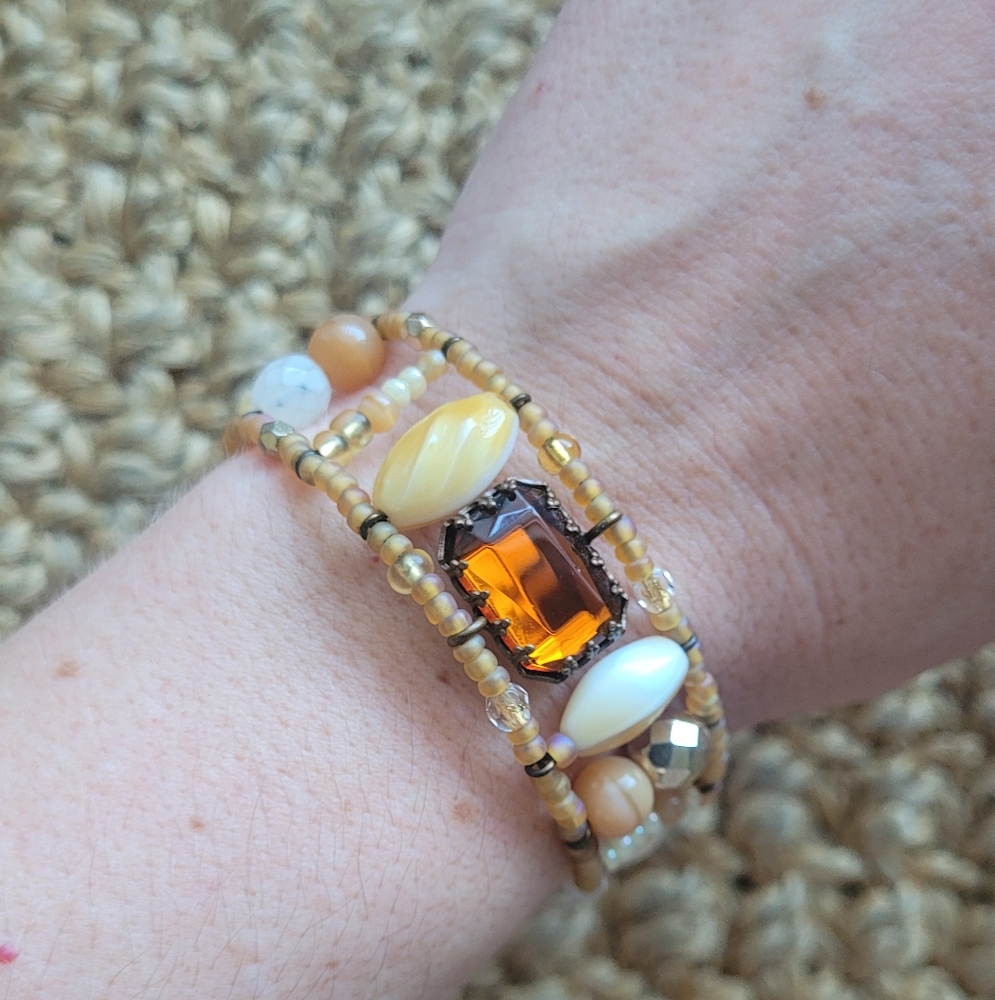 Amber beaded open bracelet - Picture 2 of 5